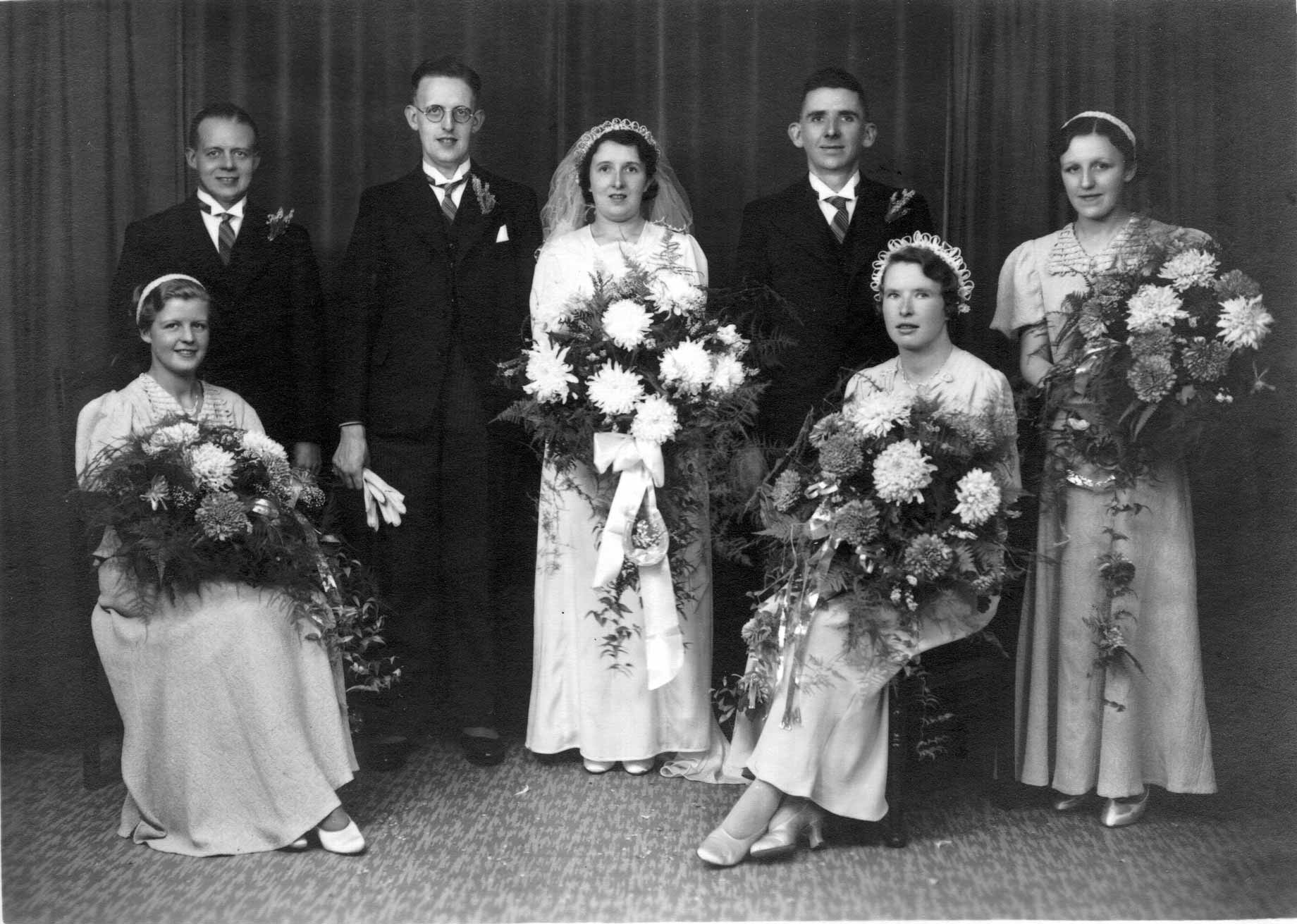 Photo de groupe en 1937 pour un mariage